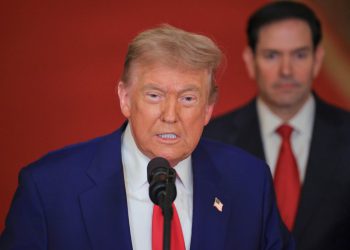 Nas Bombs Iran – najnovije: Trump prijeti promjeni režima kako bi ‘Iran ponovno učinila velikom’ kao što je Teheran Mulls odmazde zbog štrajkova nuklearnih mjesta