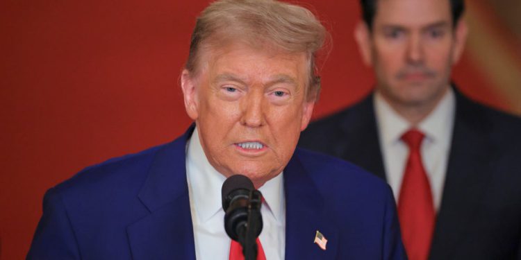 Nas Bombs Iran – najnovije: Trump prijeti promjeni režima kako bi ‘Iran ponovno učinila velikom’ kao što je Teheran Mulls odmazde zbog štrajkova nuklearnih mjesta