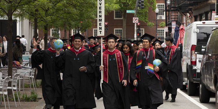 Nas da tražimo da kandidati za studentske vize javljaju društvene medije – RT World News