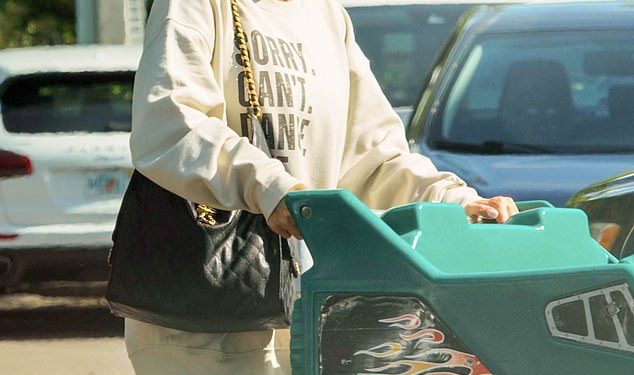 Nekad glamurozna sportska legenda prekida prekrivanje vrlo istaknutom porukom … samo nekoliko tjedana nakon što izgleda neprepoznatljivo u invalidskim kolicima