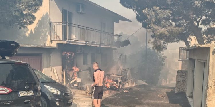 Nemamo kontrolu, spašavamo kuću po kuću!