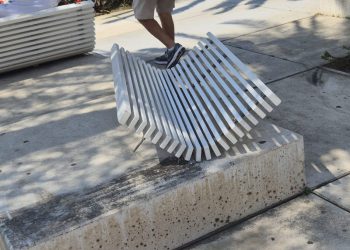 Neugodna scena u centru grada, razbijena jedna od klupa