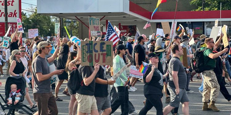 ‘Nevini prolaznik’ kobno je upucan tijekom Salt Lake Cityja ‘bez kralja’ prosvjeda, kažu policija