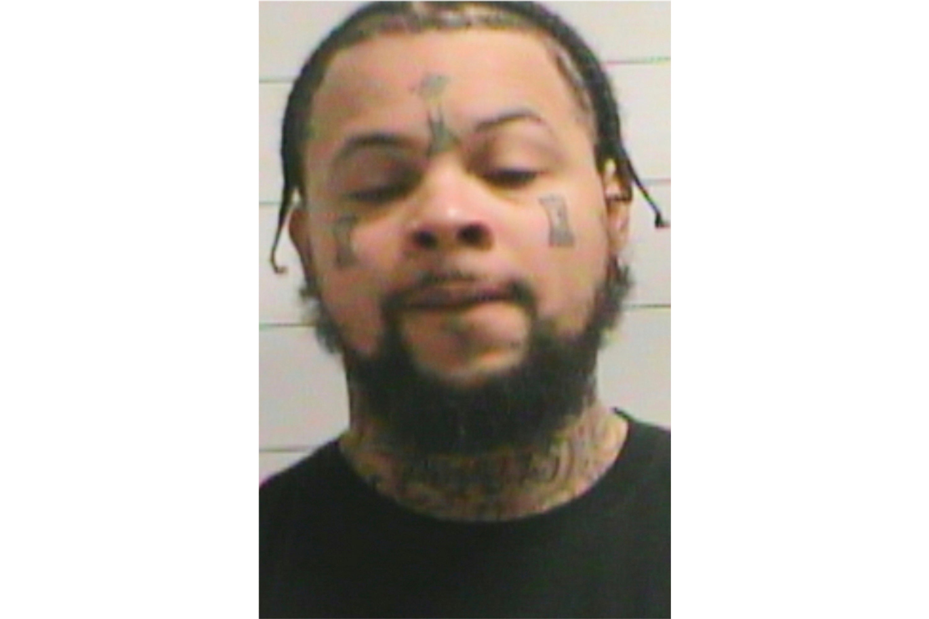 Massey se suočio s optužbama za silovanje, otmicu, nasilje u obitelji koje je uključivalo davanje i kršenje zaštitnog naloga, priopćile su vlasti u obližnjoj župi St. Tammany.