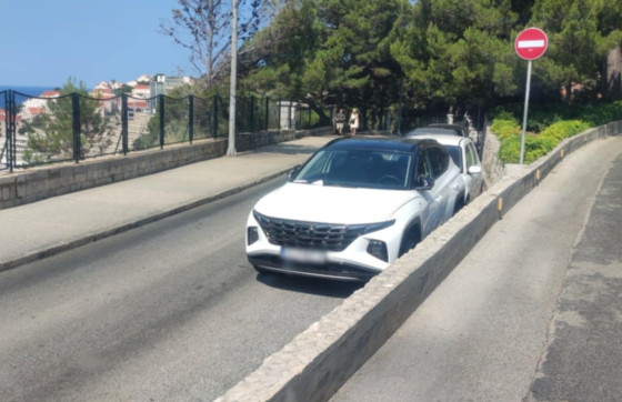 Neznani ‘junak’ od jutros radi kazin na Boninovu, autobusi jedva prolaze