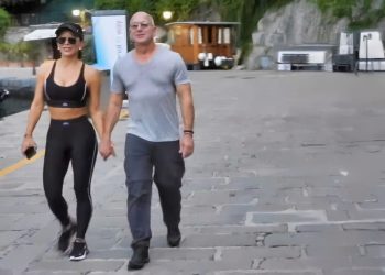 Ni Jeff Bezos ne može preko reda, odbili ga u konobi pored Lastova: “Za sve goste vrijede jednaka pravila…”