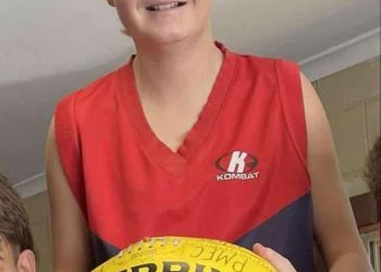 Nogometaš Phoenix O’Dine umire iznenada samo 18 godina – jer njegova opustošena mama odaje srčanu počast