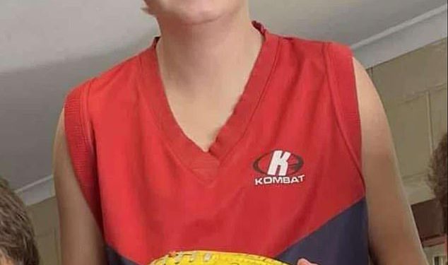 Nogometaš Phoenix O’Dine umire iznenada samo 18 godina – jer njegova opustošena mama odaje srčanu počast