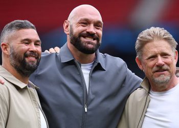 Nogometna pomoć 2025. – Engleska vs World XI: Ocjena uživo, vijesti i ažuriranja dok Tyson Fury i Wayne Rooney vode Tri lava – dok su Sam Thompson i Louis Tomlinson podijelili svlačionicu