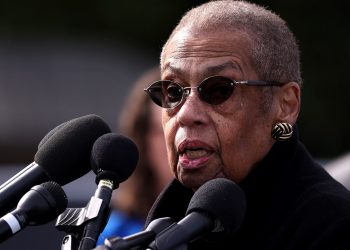 Norton je rekla da će tražiti ponovni izbor, ali glasnogovornica je povukla svoju primjedbu