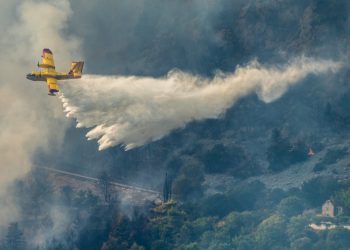 Novi požar u Dalmaciji: Gori u Žitniću, u neposrednoj blizini željezničke pruge