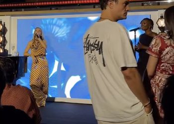 Novosedre Orlando Bloom pleše s Glam PartyGoer-om dok se pridružuje Naomi Campbell, Kendall Jenner i Sofia Vergara na VIP Superyacht s privatnom nastupom Ellie Goulding nakon divljeg vikenda na vjenčanju u Bezos Veneciji