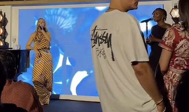 Novosedre Orlando Bloom pleše s Glam PartyGoer-om dok se pridružuje Naomi Campbell, Kendall Jenner i Sofia Vergara na VIP Superyacht s privatnom nastupom Ellie Goulding nakon divljeg vikenda na vjenčanju u Bezos Veneciji