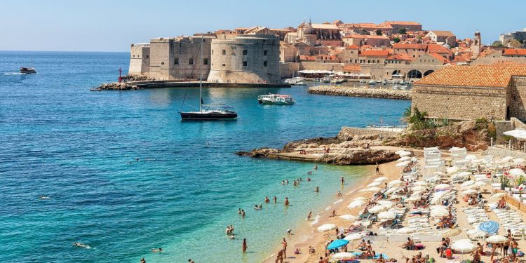 OPASNA PO ŽIVOT Evo zašto je Dubrovnik zatvorio plažu usred grada!