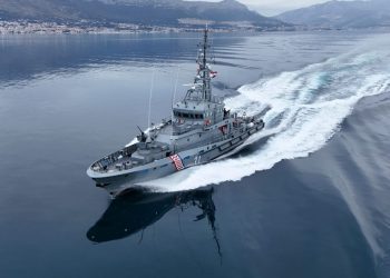 Obalni ophodni brod “Omiš” u akciji spašavanja ribarice kod Rogoznice