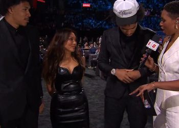 Obožavatelji divljaju za NBA draftu zvijezdu Dylana Harpera, dok ona postaje sina s ESPN pojavom