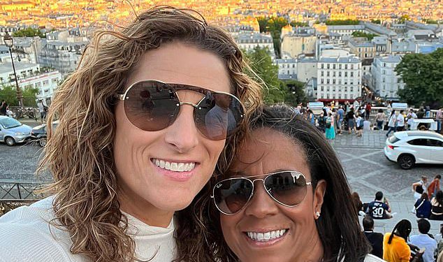 Obožavatelji su zaprepašteni da otkriju romansu trenera Fever -a Stephanie White s NBA novinarkom Lisom Salters usred izostanaka