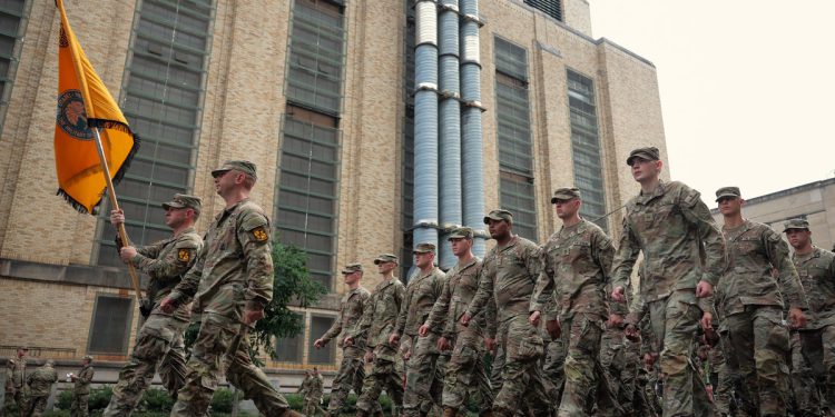 Očekuje se da će milijuni prisustvovati prosvjedima “bez kraljeva” tijekom Trumpove vojne parade