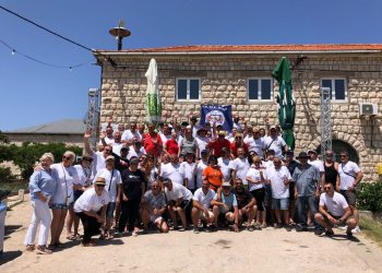 Održana 16. eko akcija u Vinišću: Hrpa otpada izvađena iz mora, sudjelovalo 35 ronioca i deset barkariola