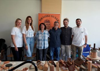 Održana radionica izrade drniškoga suska – tradicija koja živi kroz ruke majstora Ivana Tomića
