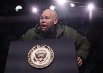 Odvjetnik za bivšeg hipe -a debelog Joea optužen da je udario čovjeka koji je dostavljao pravne dokumente svojim vozilom