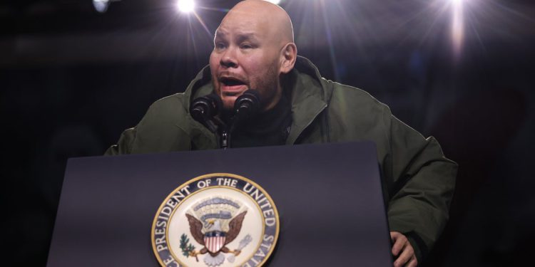 Odvjetnik za bivšeg hipe -a debelog Joea optužen da je udario čovjeka koji je dostavljao pravne dokumente svojim vozilom