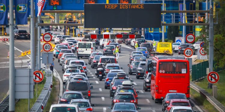 Ogromne gužve na autocesti prema moru