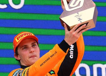 Oscar Piastri vidi suigrač McLarena Landa Norrisa kako bi zatražio svoju petu pobjedu sezone F1 na Grand Prixu španjolske – kao Max Verstappen i George Russell Reignet Fiery Feud Feud