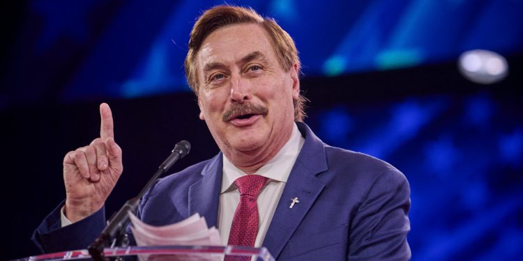 Osnivač MyPillow -a Mike Lindell gubi 2,3 milijuna dolara za klevetu