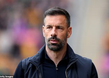 Otkriveno: ‘Zašto je Ruud van Nistelrooy još uvijek u Leicesteru’ unatoč tome što je klub odlučio otpustiti ga nakon nesretne kampanje za ispadanje