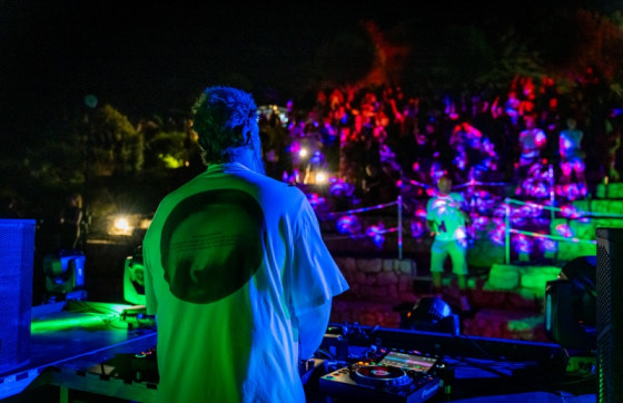 Otvorena koncertna sezona na Orsuli: DJ Kristijan Molnar rasplesao publiku do kasno u noć (FOTO)