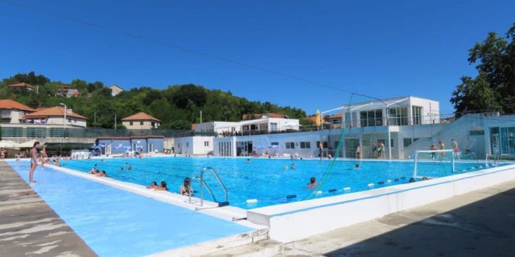 Otvorena sezona kupanja na sinjskom bazenu: Grad preuzeo vlasništvo i planira natkrivanje