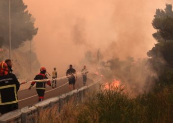 Ova snimka pokazuje dramatičnost situacije, snimili su je vatrogasci (VIDEO)