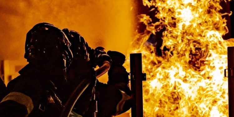 Ozlijeđeni vatrogasac našao se pred plamenom od 30 metara: ‘To je pakao, dobro sam prošao’