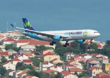 POGLED IZBLIZA Pogledajte trenutak kada Airbus stiže u splitsku zračnu luku