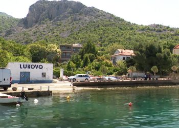 PROPADAJU RIVA I RIBARSKE KUĆICE U malom mjestu ispod Velebita svi stanovnici stanu u