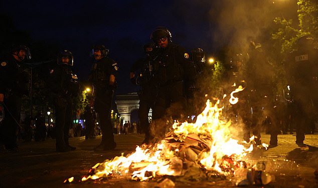 PSG ‘Barbari’ suza Pariz Opakina: 294 Uhićeno i 205 ljudi ozlijeđeno, sa 17-godišnjakom ubijenih, u proslavama Lige prvaka … kao gradski nosači za više kaosa na večerašnjoj paradi