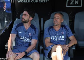PSG Boss Luis Enrique kaže da ‘timovi trpe’ u vrućini od 40 ° C na klupskom Svjetskom kupu dok mu se Vitinha pridružuje u kritikama ‘teških’ vremena početka