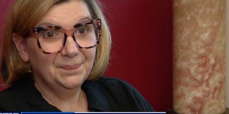 Pacijent s rakom putuje 300 milja da bi se uklonio tumor od 15 kilograma nakon što liječnici kod kuće odbijaju raditi: ‘gore nego biti trudna’