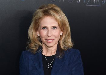 Paramount stolica Shari Redstone potvrđuje dijagnozu raka usred prodaje visokih uloga povezanih s Trumpovom tužbom od 25 milijuna dolara ’60 minuta ‘