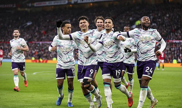 Paris Saint-Germain Edge bliže dogovoru za Bournemouth zvijezdu u iznosu od 60 milijuna funti jer pobjednici Lige prvaka izgledaju kako bi pojačali svoju obranu