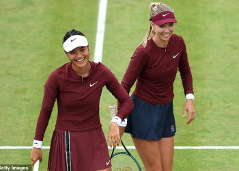 Partnerstvo u parovima Emma Raducanu i Katie Boulter završava s Britancima koji su oborili ravne setove sjemenkama broj jedan u Queen’s
