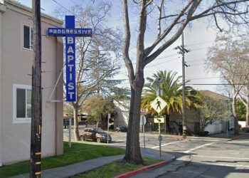 Pastor je ukrao 200.000 dolara iz crkve dok je osnivač ležao i potrošio ga na letove i novi dom