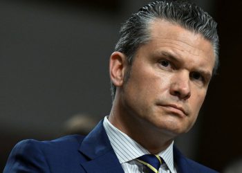Pete Hegseth pozvao je svoje osoblje da preuzme “pasivan” pristup proslavi junaka, prijavi tvrdnje