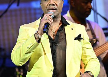 Pjevač Atlantic Starr Wayne Lewis tragično prolazi u dobi od 68 godina dok se dana ulijeva za legendu R&B i ‘Glas generacije’