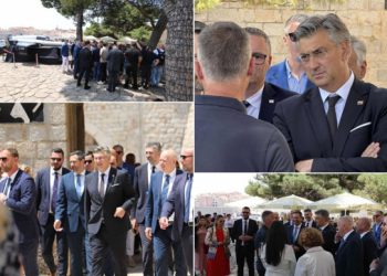 Plenković na Trgu oružja razgledao moderni električni gliser: ‘Ovim je Dubrovnik pozicioniran na posebnu mapu svijeta!’ (FOTO/VIDEO)