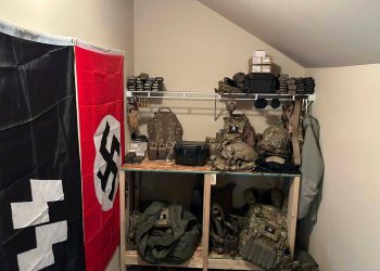 Pljačka Lewis-McChorda: Levi Austin Frakes i Charles Ethan Fields uhićeni, nacistička zastava i bacači granata pronađeni u Washingtonu