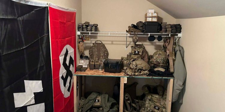 Pljačka Lewis-McChorda: Levi Austin Frakes i Charles Ethan Fields uhićeni, nacistička zastava i bacači granata pronađeni u Washingtonu