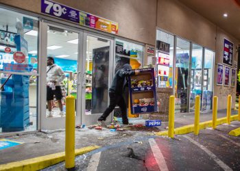 Ploboti u LA -u ciljaju na gradsku četvrt nakita jer su policajci zaokupljeni ICE prosvjedima