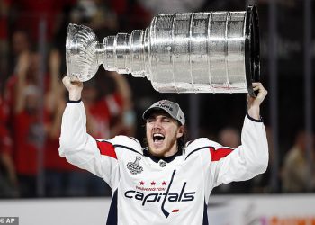 Pobjednik Stanley Cupa i olimpijski heroj TJ Oshie se povlači u 38 u najavi Bombshell nakon 16 godina u NHL -u